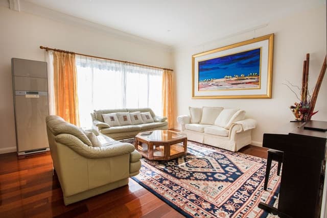 4 Bedroom Luxury Home, 2 Bathrooms