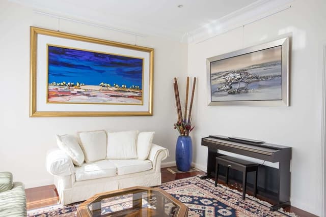 4 Bedroom Luxury Home, 2 Bathrooms
