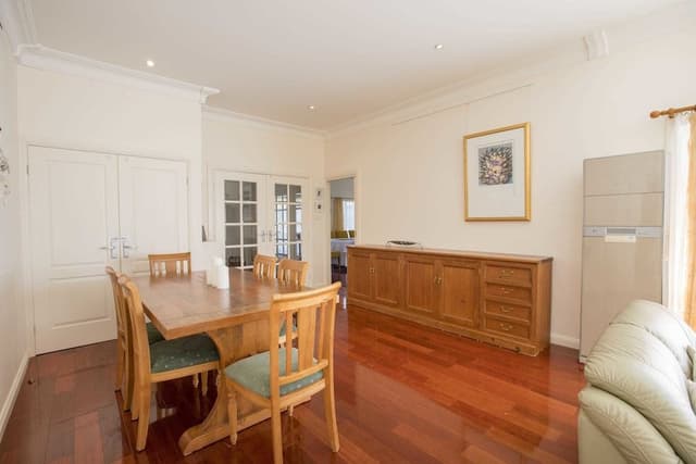 4 Bedroom Luxury Home, 2 Bathrooms