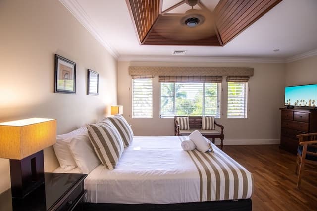 Luxury Apartment, 2 Bedrooms, Ocean View, Beachfront