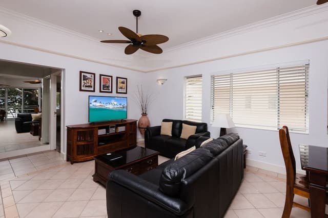 Luxury Apartment, 3 Bedrooms, Beach View, Beachfront