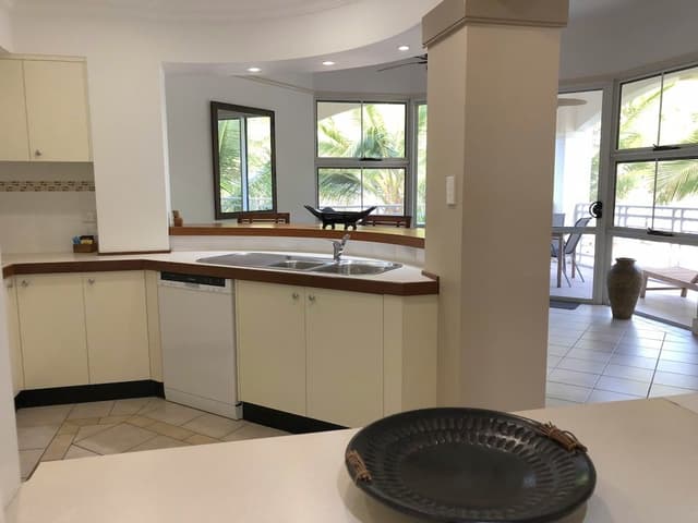 Luxury Apartment, 2 Bedrooms, Ocean View, Beachfront