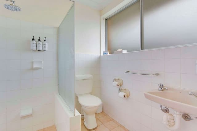 Room, 1 King Bed, Non Smoking (Upgrade)