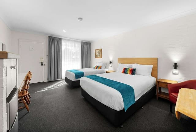 Standard Room, Non Smoking (Queen and Single)
