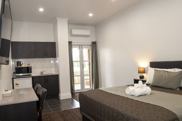 Standard Room, Non Smoking (Queen Suite)