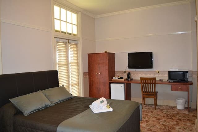 Standard Room, Non Smoking (Queen Suite)