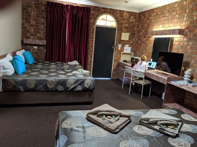 Queen Plus Single Room