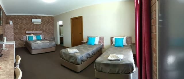 Queen Plus Single Room
