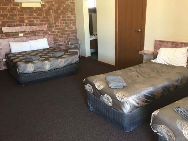 Queen Plus Single Room