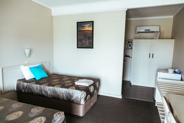 Queen Plus Single Room
