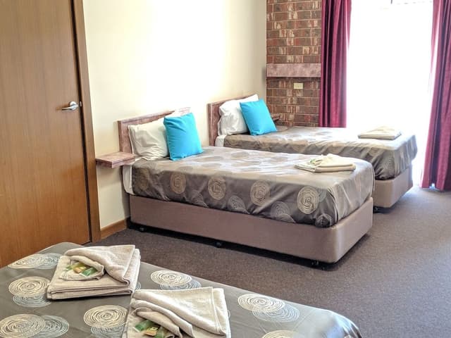 Queen Plus Single Room