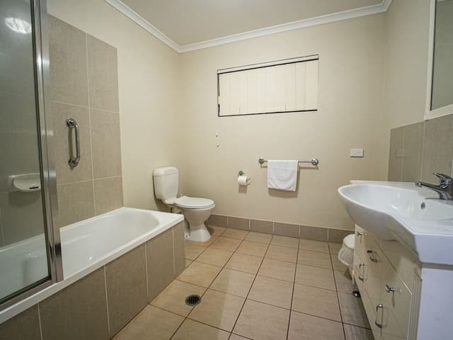2 BEDROOM FAMILY APARTMENT (Kitchen - Non smoking)