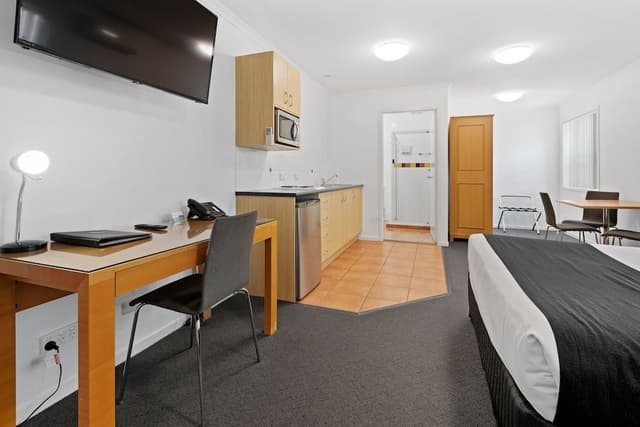 Executive Twin with Kitchenette