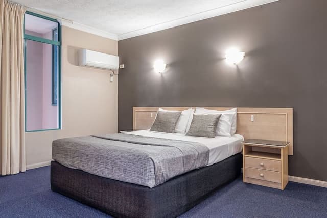 Deluxe Queen Room