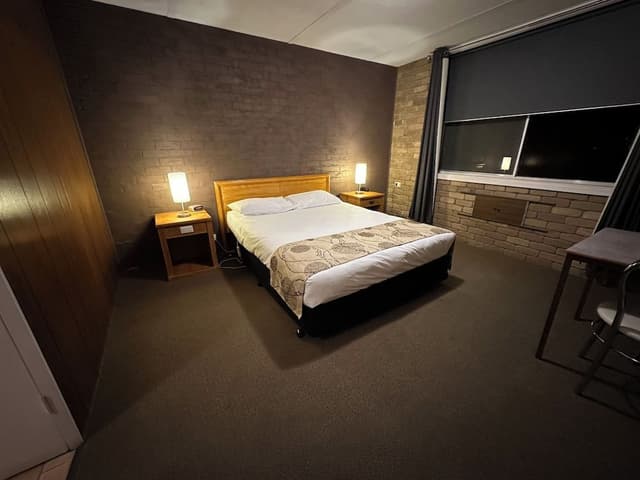 Standard Queen Room
