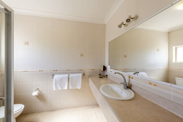 Deluxe Room, Multiple Beds, Non Smoking (Upstairs)
