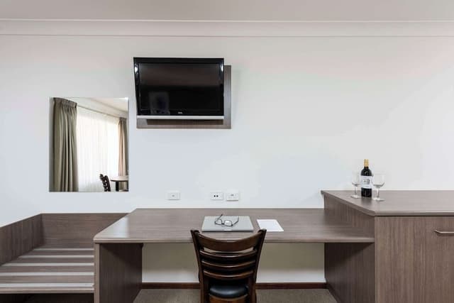 Deluxe Room, Multiple Beds, Non Smoking (Upstairs)