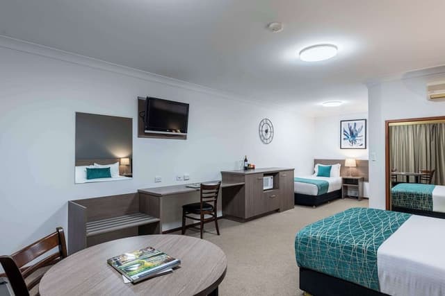 Deluxe Room, Multiple Beds, Non Smoking (Upstairs)