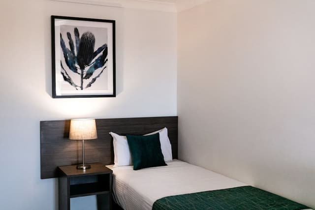 Deluxe Room, Multiple Beds, Non Smoking (Upstairs)