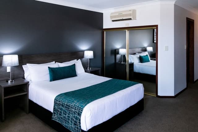 Deluxe Room, Multiple Beds, Non Smoking (Upstairs)
