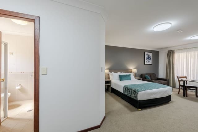 Deluxe Room, Multiple Beds, Non Smoking (Upstairs)