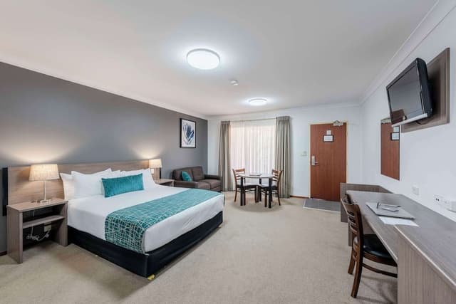 Deluxe Room, Multiple Beds, Non Smoking (Upstairs)