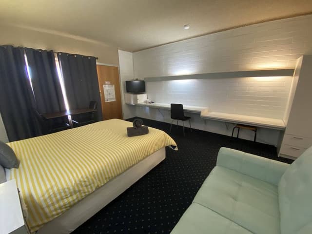 Standard Room, 1 Queen Bed