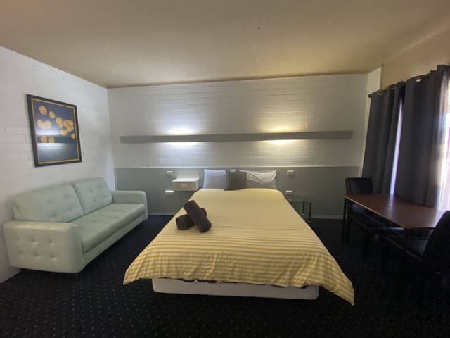 Standard Room, 1 Queen Bed