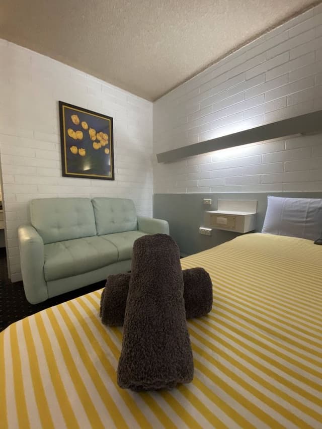 Standard Room, 1 Queen Bed