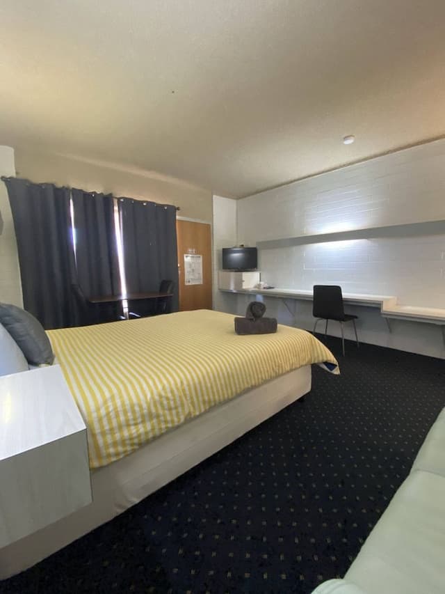 Standard Room, 1 Queen Bed