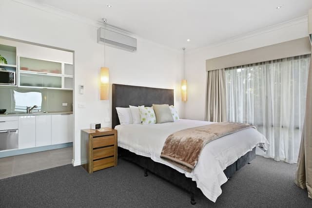 Superior Studio, 1 King Bed, Ocean View