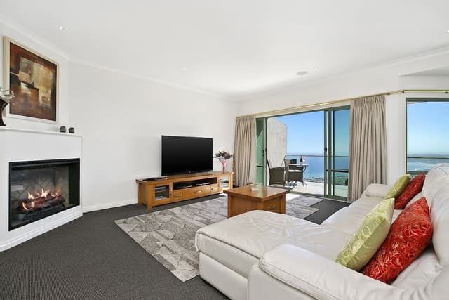 Luxury Penthouse, 1 King Bed, Bay View, Sea Facing