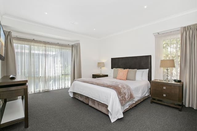 Luxury Penthouse, 1 King Bed, Bay View, Sea Facing