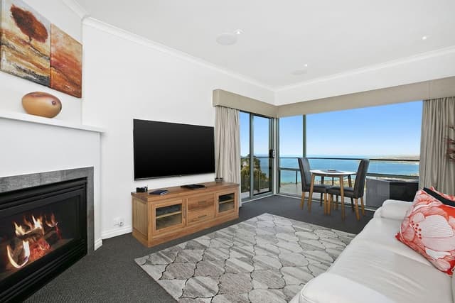 Superior Studio, 1 King Bed, Ocean View