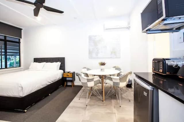 Family Room, 2 Bedrooms