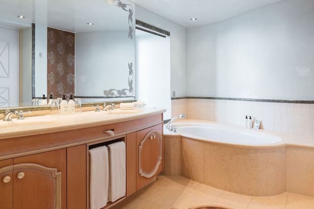 Carlton Suite, Lake View (95 m²)