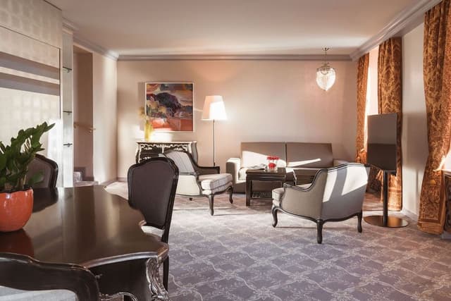 Carlton Suite, Lake View (95 m²)