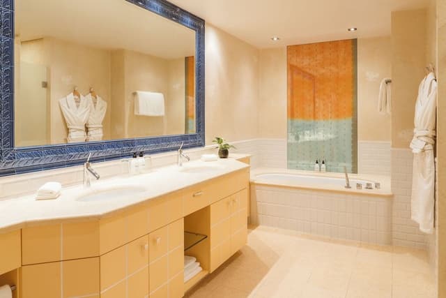 Junior Suite, Lake View (65 m²)