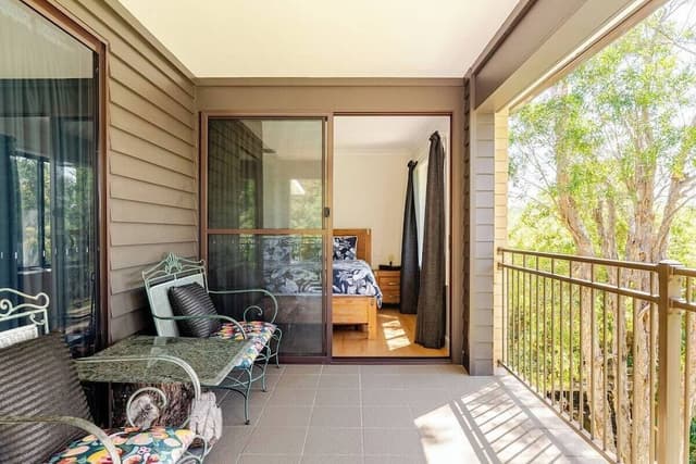 Self Contained 2 Bedroom, 2 Bathroom House