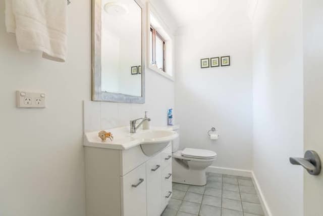 Self Contained 2 Bedroom, 2 Bathroom House