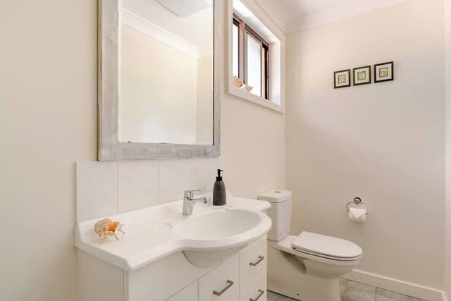 Self Contained 2 Bedroom, 2 Bathroom House