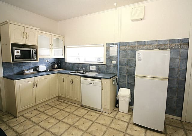 2 Bedroom Unit (1 Queen and 1 Triple Bunk Beds)