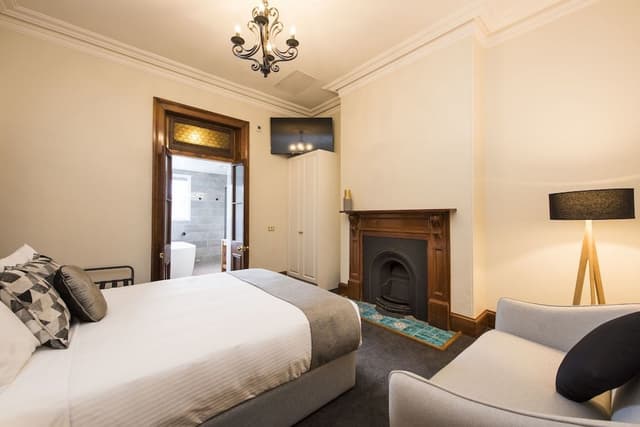 Suite 3 - Queen Apartment