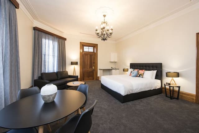 Suite 1 - Superior Deluxe King Suite