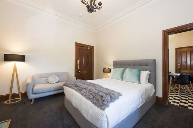 Suite 3 - Queen Apartment