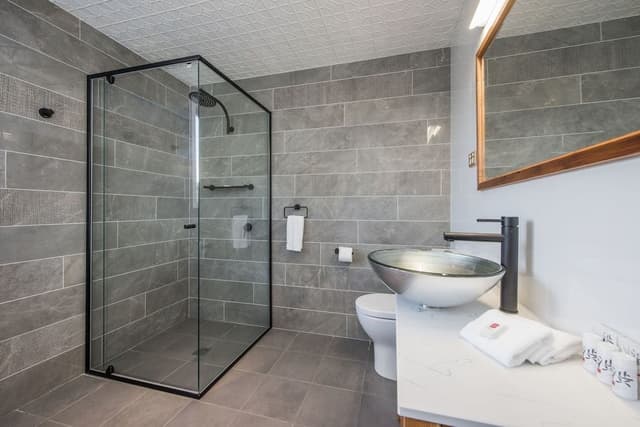 Suite 3 - Queen Apartment