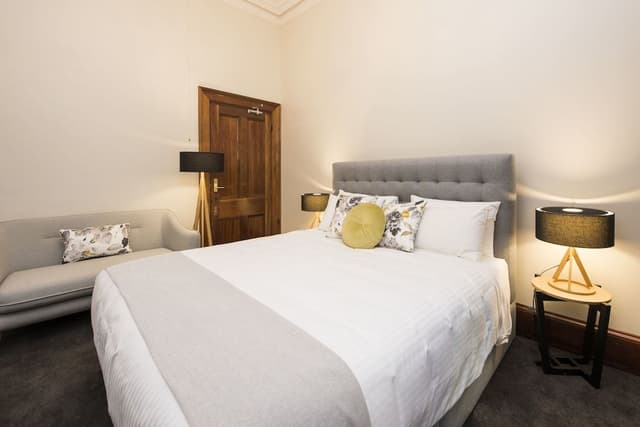 Suite 6 - Junior King Suite