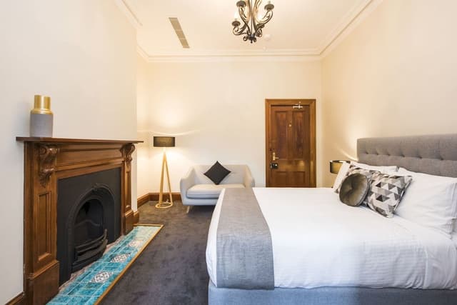 Suite 3 - Queen Apartment