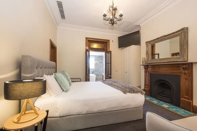 Suite 3 - Queen Apartment