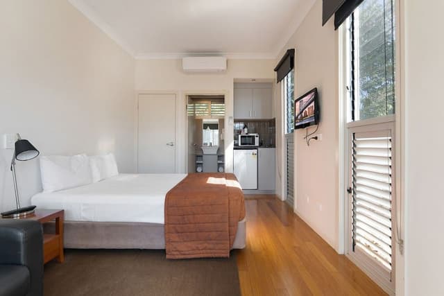 Executive Room, 1 Queen Bed, Kitchenette